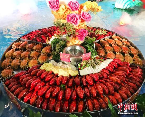 小龍蝦橫行德國柏林 政府鼓勵吃貨們大快朵頤！