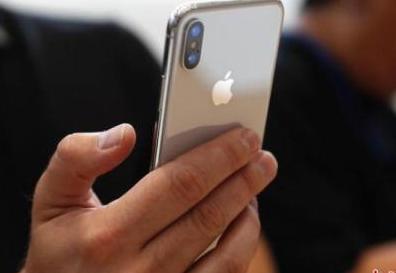 愛手機(jī)多于愛孩子？家長應(yīng)設(shè)親子時間