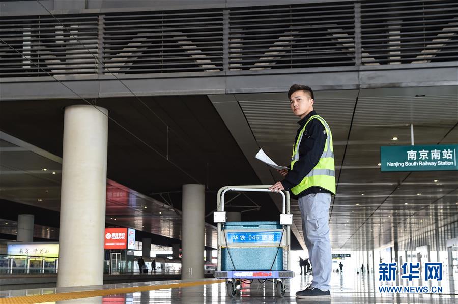 （關(guān)注春運·圖片故事）（7） 奔跑吧！高鐵送餐小哥